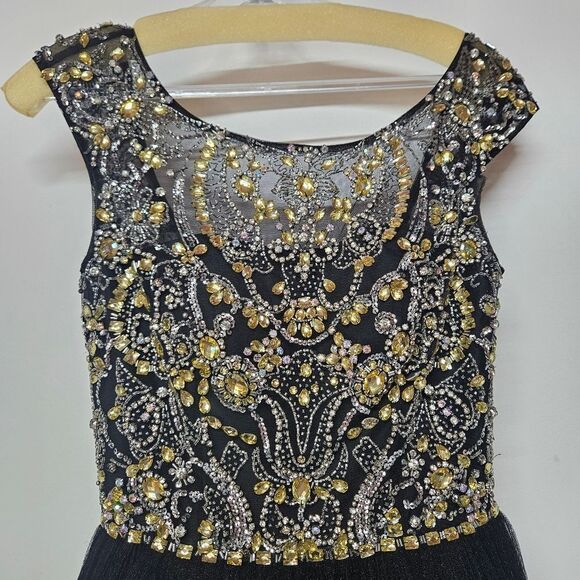 Elegant Black and Gold Evening Gown By Sherri Hill Size 4 - Picture 2 of 6